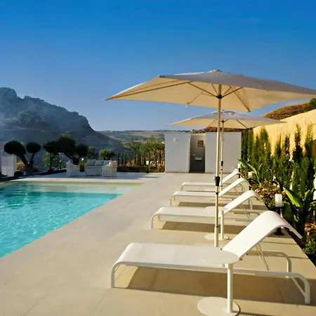 Acqua Petra Pool & Apartment