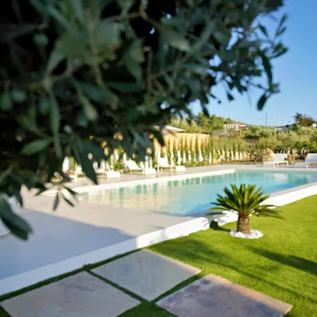 Acqua Petra Pool & *