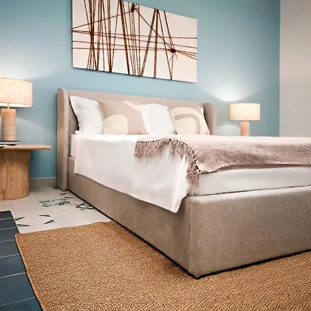 Acqua Petra Pool & * Agrigent