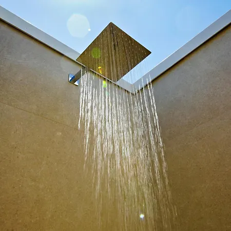 Acqua Petra Pool & *