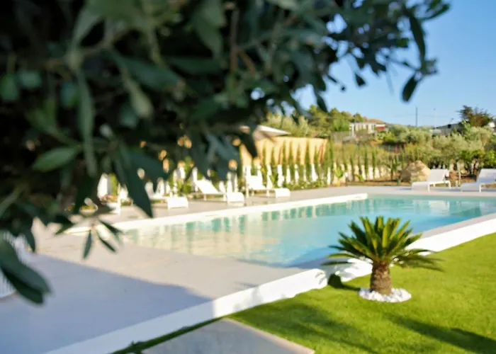 Acqua Petra Pool & *