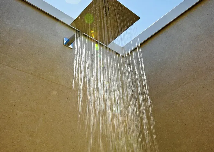 Acqua Petra Pool & *